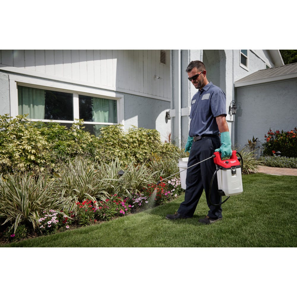 Milwaukee 2528-21G2 M12 2-Gallon Handheld Sprayer 2.0Ah Kit