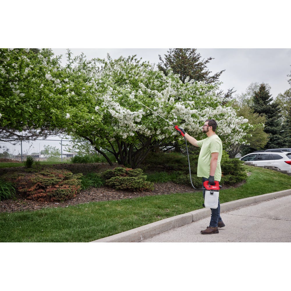 Milwaukee 2528-21G2 M12 2-Gallon Handheld Sprayer 2.0Ah Kit