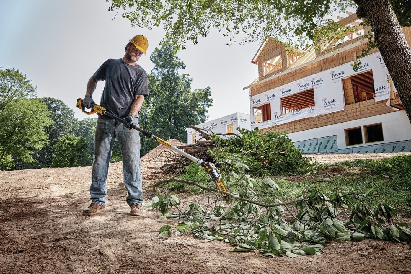 DeWalt DCKO86M1 20V MAX Cordless Pole Saw And Pole Hedge Trimmer Combo 4.0Ah Kit