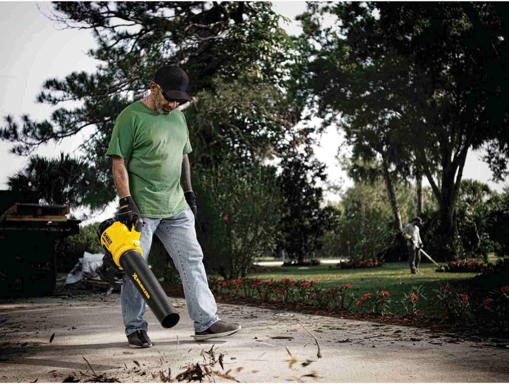 DeWalt DCKO975M1 20V MAX String Trimmer and Blower Combo 4.0Ah Kit